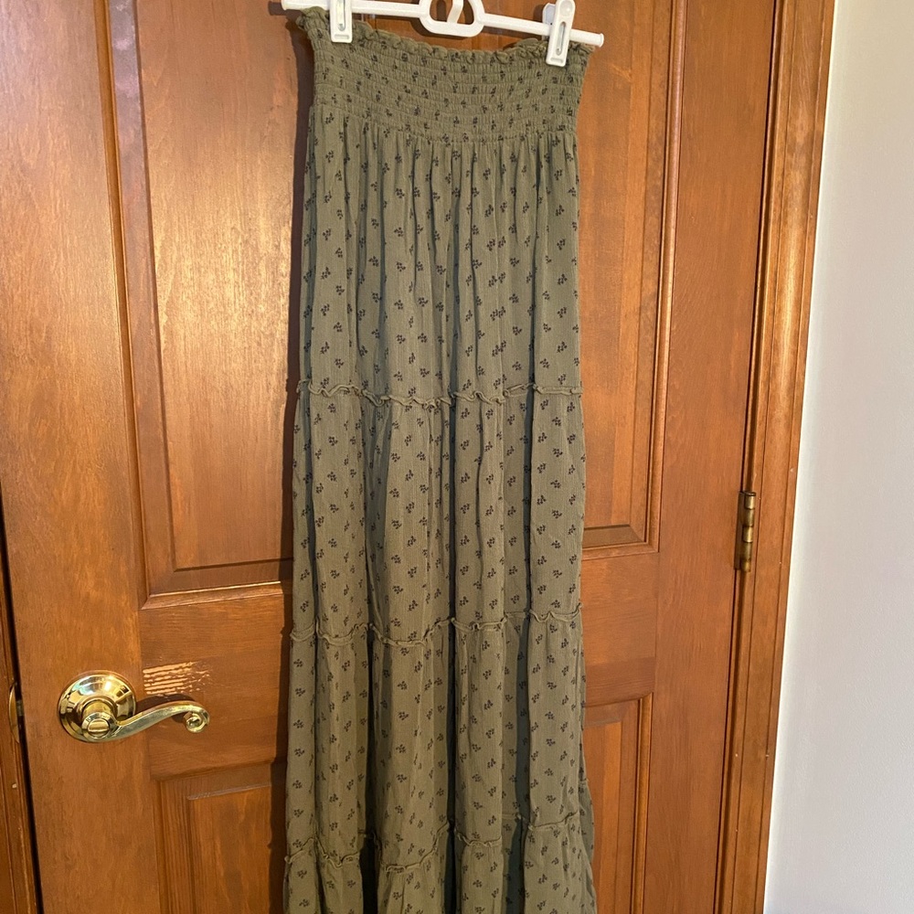 Green boho maxi skirt *so cute for fall!!